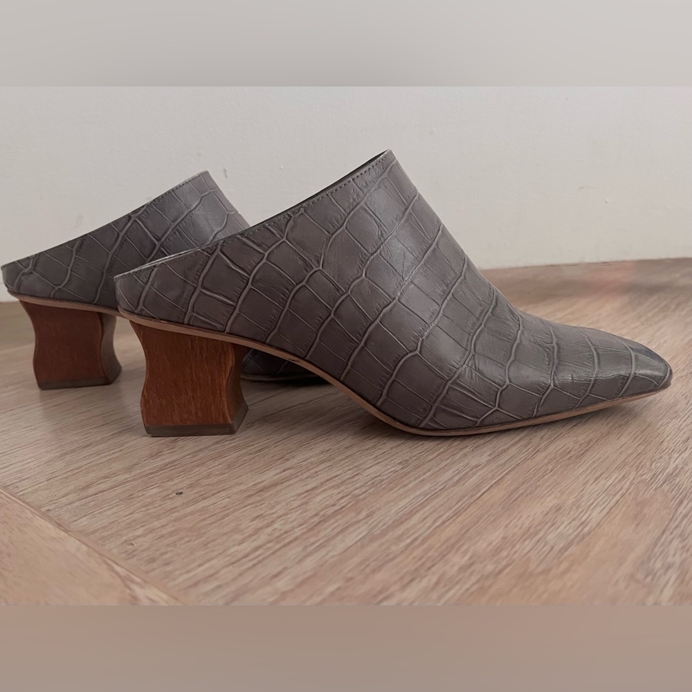 ‼️RARE‼️Rejina Pyo Andi mule scupltural heel NWOT